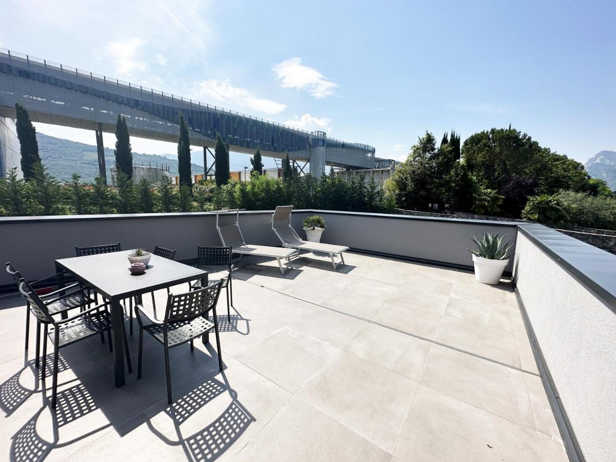 Residence Zangirolami - Luxury Garden And Balcony Apartments Riva del Garda Exterior foto