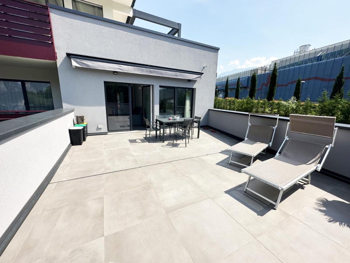 Residence Zangirolami - Luxury Garden And Balcony Apartments Riva del Garda Exterior foto